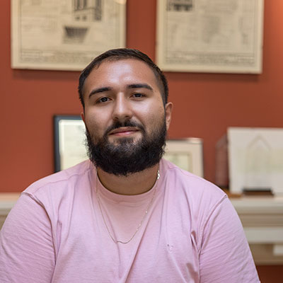 Portrait photo of Gabriel Andrade, the 2021 Erwin-Ramsey Fellow